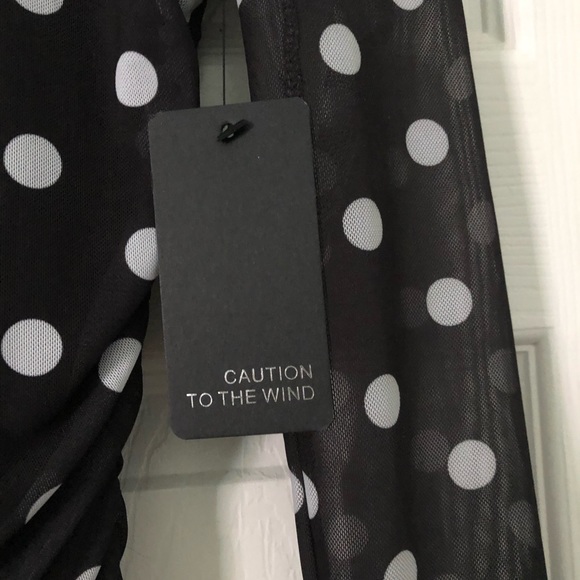 CAUTION TO THE WIND SUPER DRESS PERFECT IN ALL THE RIGHT SPOTS SHEER SLEEVES.NWT - Picture 3 of 6
